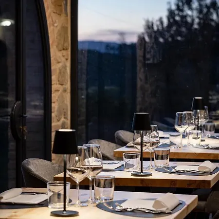 Mormoraia Farm stay